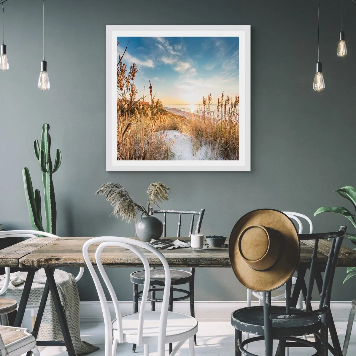 Affisch i vit ram - Nordlig strand - 60x60 cm