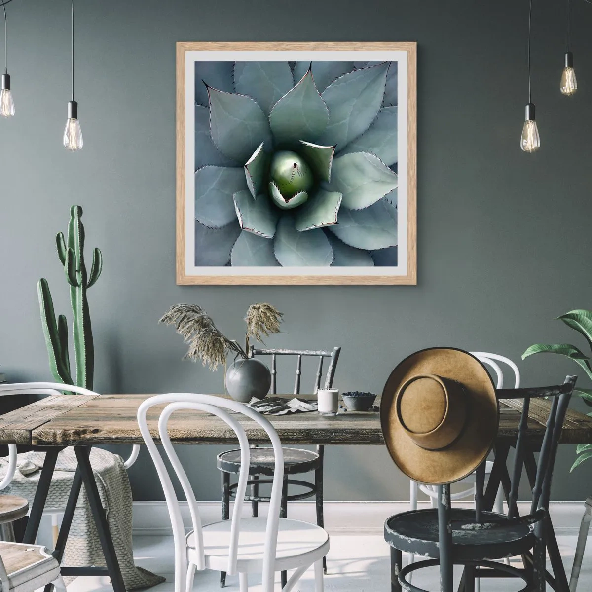 Affisch i ram av ljusek - Lockar och varnar - 60x60 cm