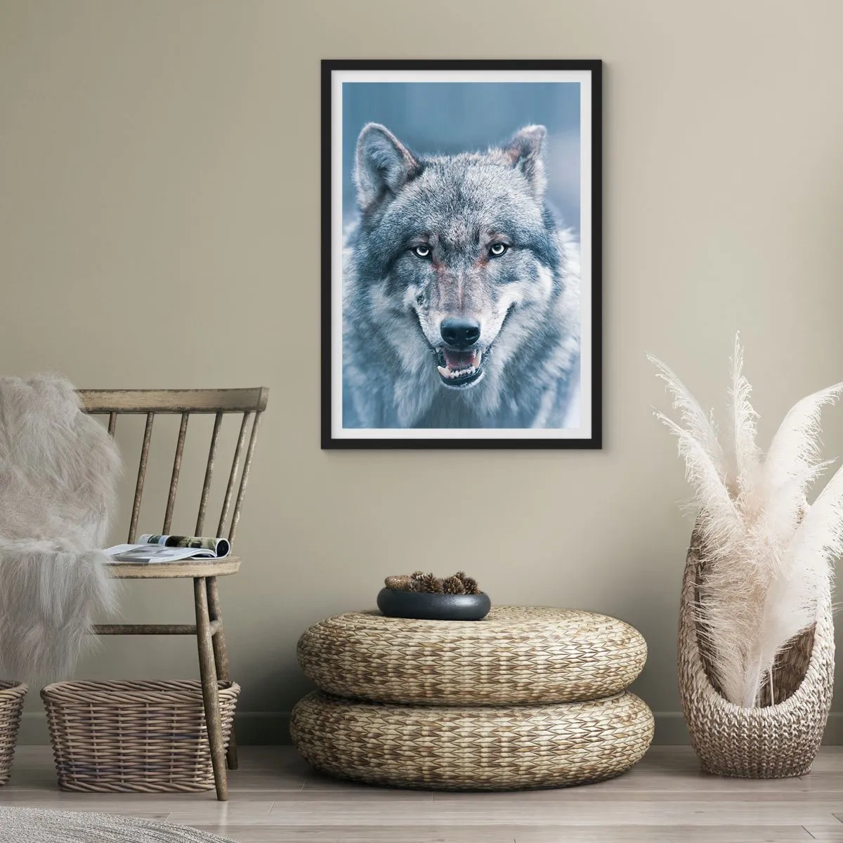 Affisch i svart ram - Porträtt av en varg mot ett vinterlandskap - 50x70cm - Tar du utmaningen? - Modern väggdekoration för vardagsrum och sovrum ARTTOR