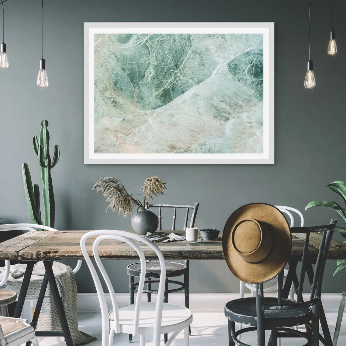 Affisch i vit ram - Stenens ädla svalka - 70x50 cm