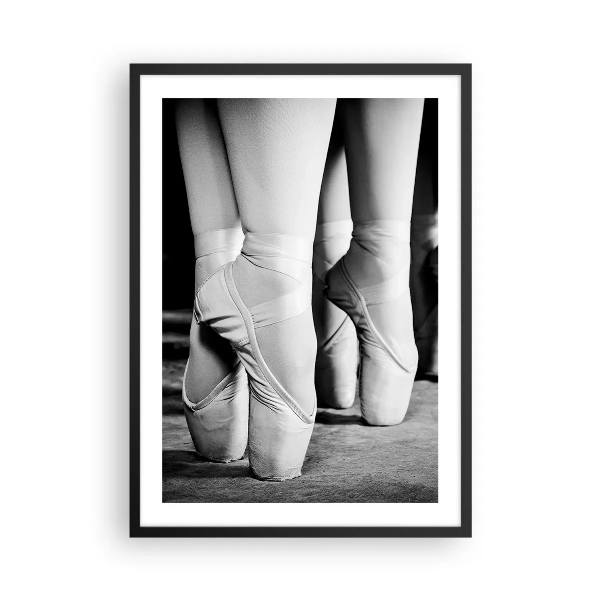 Affisch i svart ram - En svartvit poster som föreställer balett-tåskor. - 50x70cm - Tillsammans, lätt - Modern väggdekoration för vardagsrum och sovrum ARTTOR