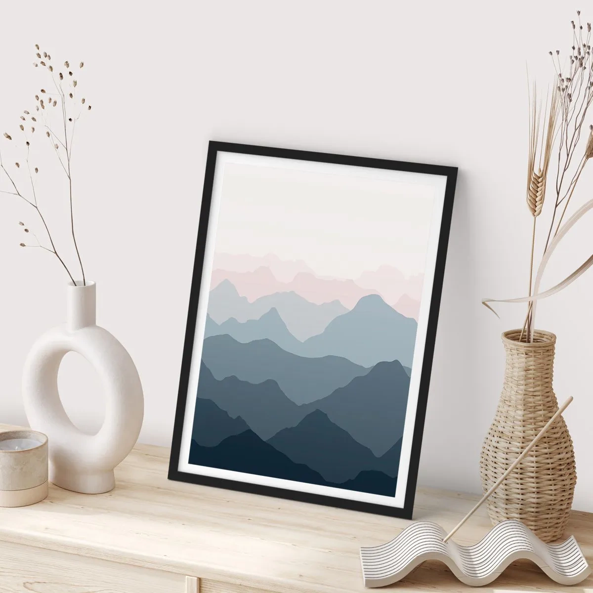 Affisch i svart ram - Skiktade bergskedjor i nyanser av blått och grått - 50x70cm - Fjällens vågor - Modern väggdekoration för vardagsrum och sovrum ARTTOR