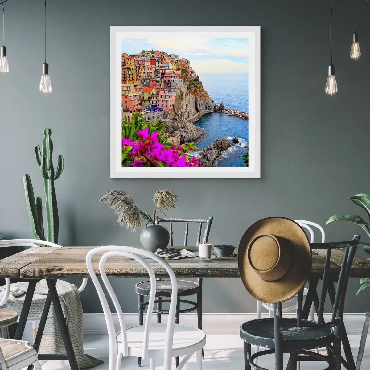 Affisch i vit ram - Skrattande stad - 60x60 cm
