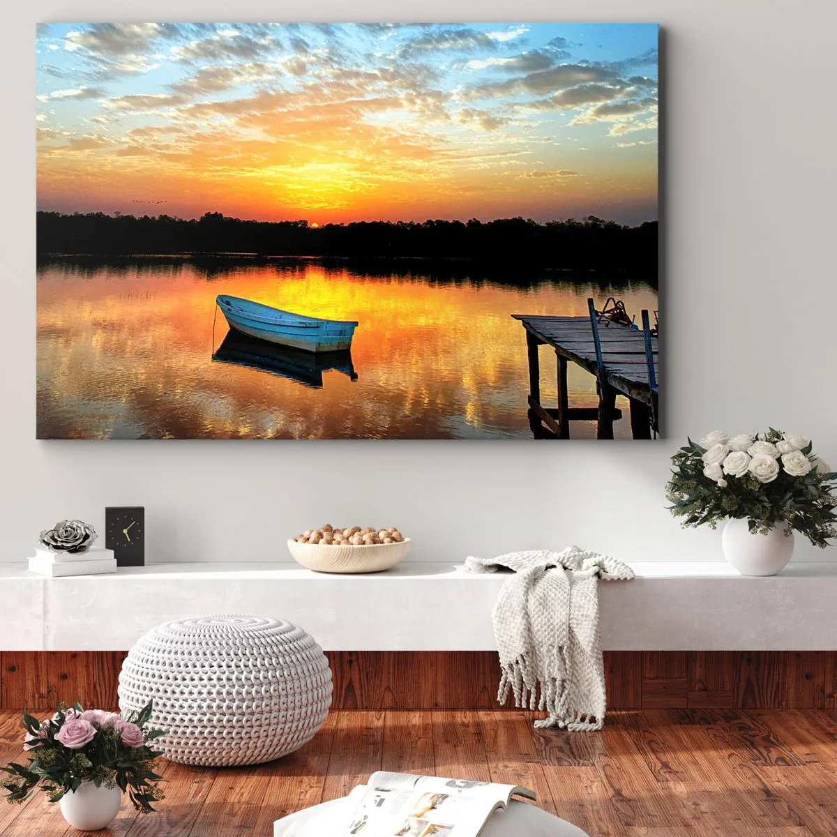 Canvastavla - Bild på duk - En båt på en lugn sjö under solnedgången - 70x50cm - Titta, lyssna, fundera - Modern väggdekoration för vardagsrum och sovrum ARTTOR