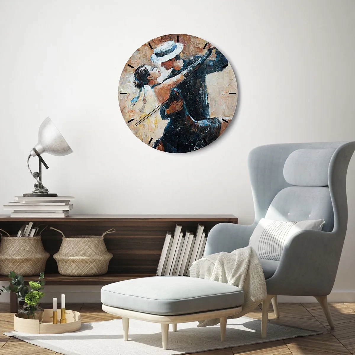 Väggklocka - Klocka på glas - Ett par som dansar i eleganta kläder, med hatt och dynamisk pose - 30x30cm - A la Rudolf Valentino - Modern väggdekoration för vardagsrum, kök och sovrum ARTTOR