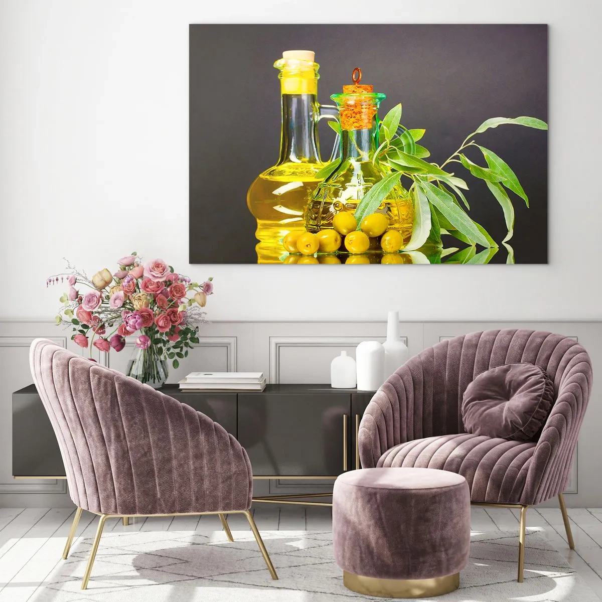 Glastavla - Bild på glas - Flaskor med olivolja och en gren med oliver i bakgrunden - 70x50cm - Stilleben med oliver och olivolja - Modern väggdekoration för vardagsrum och sovrum ARTTOR