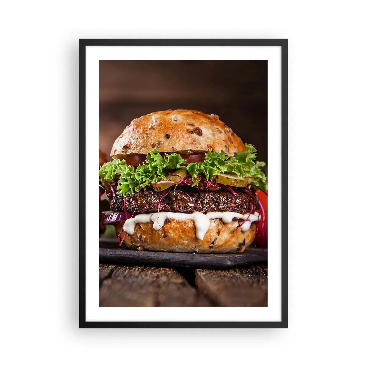 Affisch i svart ram - Aptitretande hamburgare med grönsaker och sås - 50x70cm - American dream - Modern väggdekoration för vardagsrum och sovrum ARTTOR