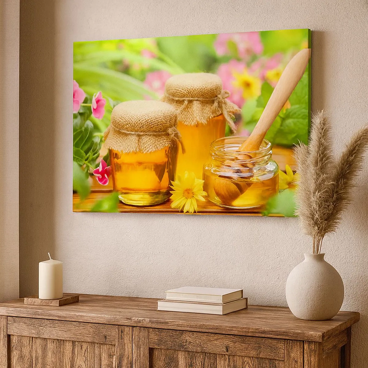 Canvastavla - Bild på duk - Burkar med honung med blommor mot bakgrund av en sommarträdgård - 70x50cm - Sött och blommigt - Modern väggdekoration för vardagsrum och sovrum ARTTOR