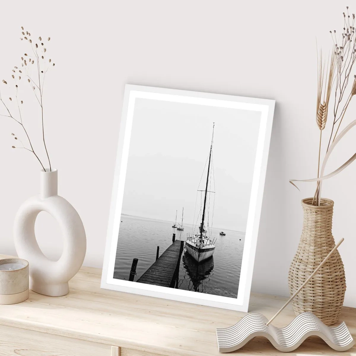 Affisch i vit ram - Redo att ge sig iväg - 70x100 cm