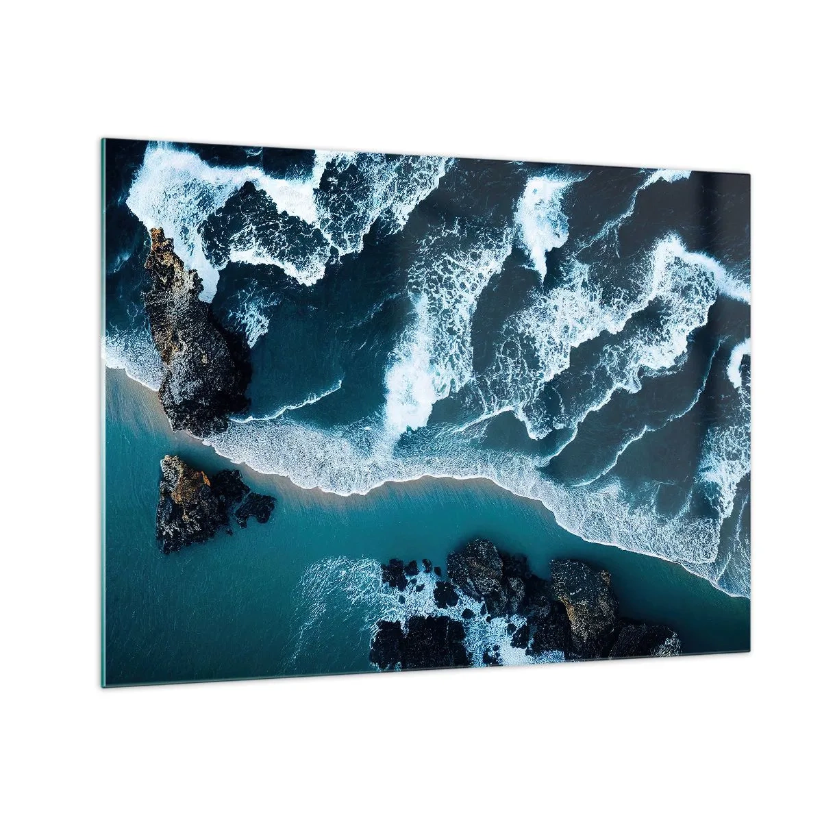 Glastavla - Bild på glas - Havsvågor som slår mot den klippiga kusten - 70x50cm - Insvept i vågorna - Modern väggdekoration för vardagsrum och sovrum ARTTOR