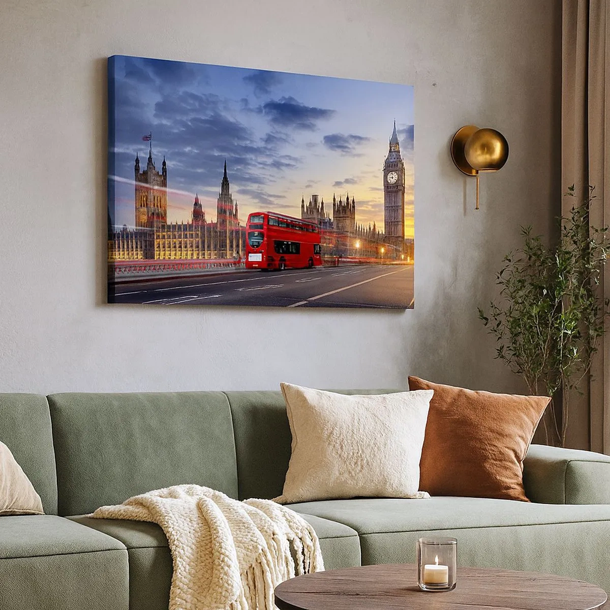 Canvastavla - Bild på duk - En röd buss med Big Ben och parlamentet i bakgrunden i skymningen. - 70x50cm - Särdrag - Modern väggdekoration för vardagsrum och sovrum ARTTOR