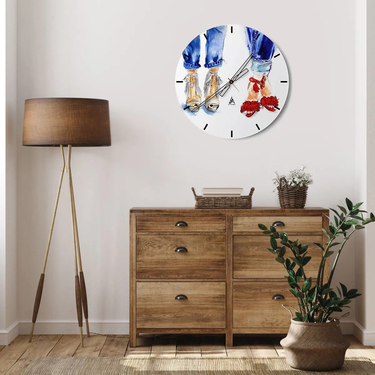 Väggklocka - Klocka på glas - Snygga sandaler och jeans - 30x30cm - Kanske går vi ut på promenad? - Modern väggdekoration för vardagsrum, kök och sovrum ARTTOR