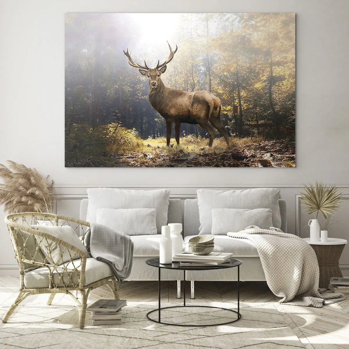 Glastavla - Bild på glas - En ståtlig hjort i en solbelyst höstskog - 70x50cm - I fullt majestät - Modern väggdekoration för vardagsrum och sovrum ARTTOR