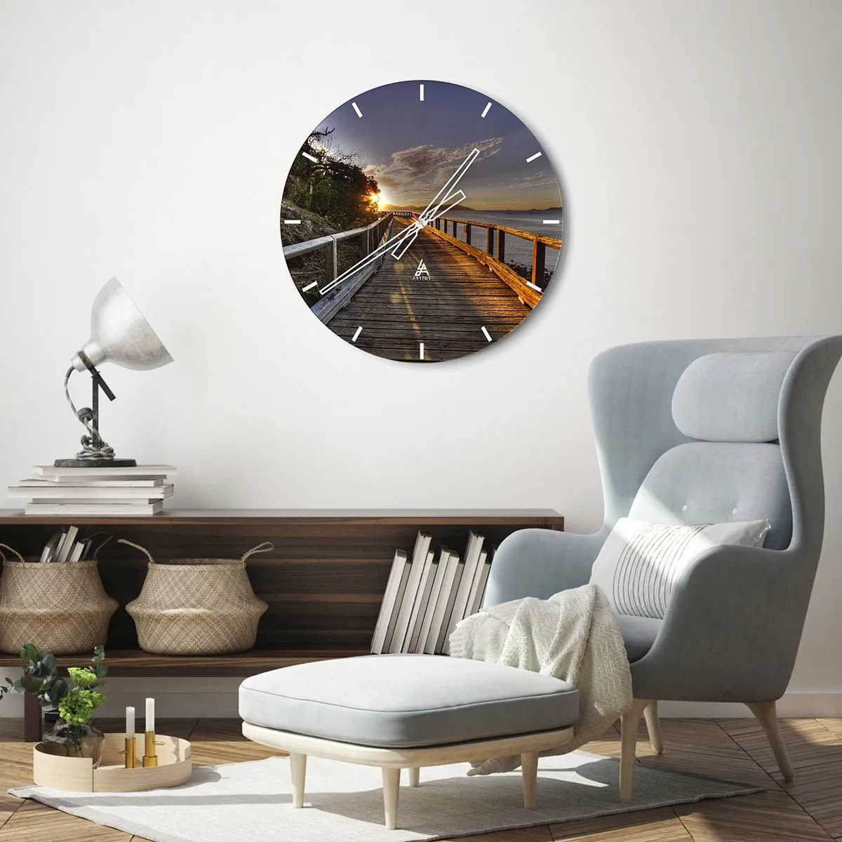 Väggklocka - Klocka på glas - En brygga över vattnet vid solnedgången - 30x30cm - Gå, fortsätt gå mot solen - Modern väggdekoration för vardagsrum, kök och sovrum ARTTOR