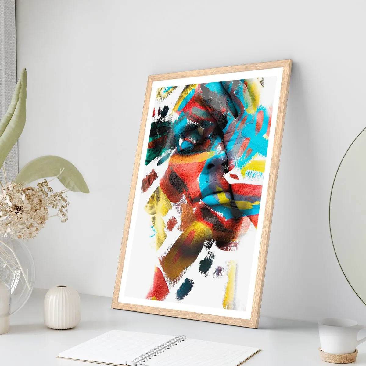 Affisch i ram av ljusek - Färgrik personlighet - 50x70 cm