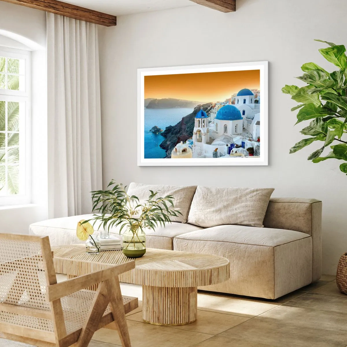 Affisch i vit ram - Santorini - inbäddat i berg - 70x50 cm