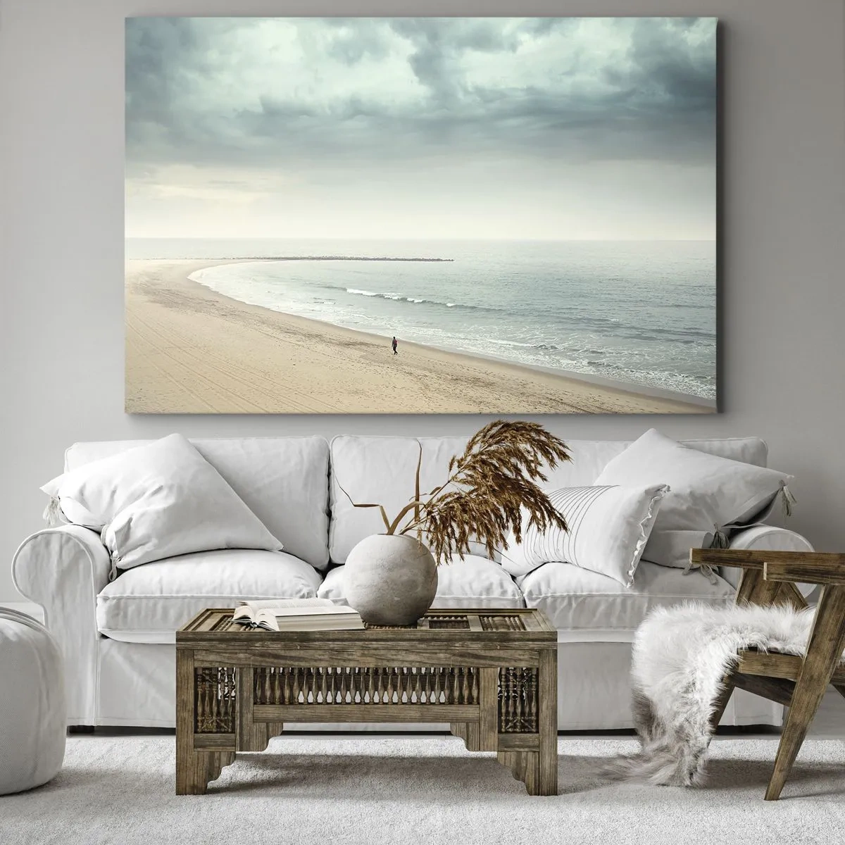 Canvastavla - Bild på duk - En ensam figur på en öde strand vid ett lugnt hav - 70x50cm - På jakt efter frid - Modern väggdekoration för vardagsrum och sovrum ARTTOR