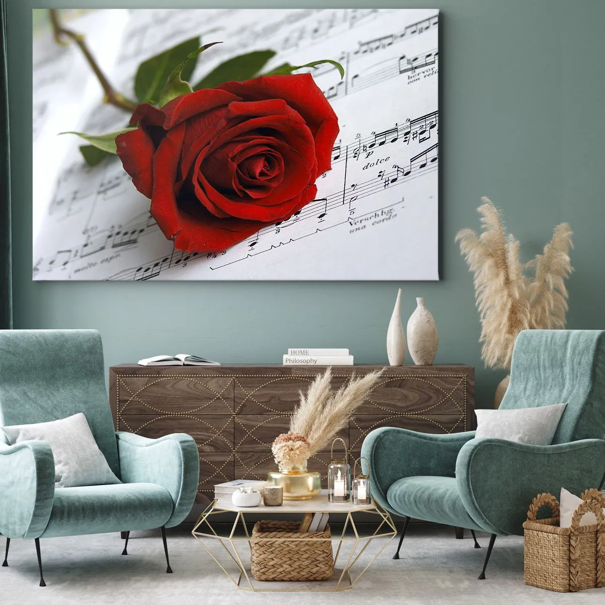 Canvastavla - Bild på duk - En röd ros mot en bakgrund av musiknoter på vitt papper. - 70x50cm - Känslornas musik i scharlakansröd - Modern väggdekoration för vardagsrum och sovrum ARTTOR