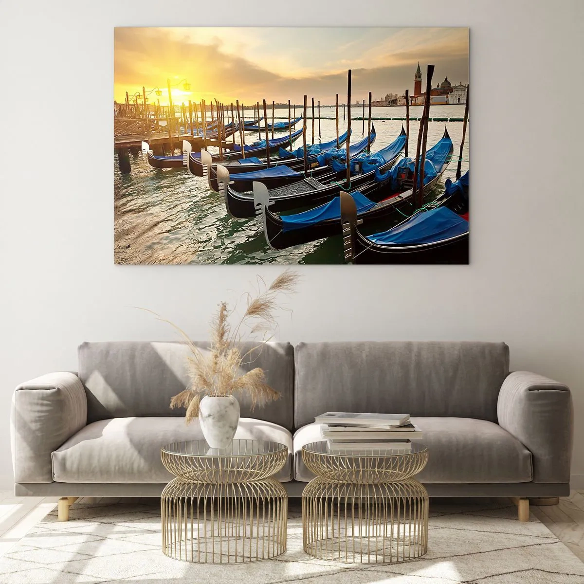 Glastavla - Bild på glas - Gondoler i Venedig vid solnedgången - 70x50cm - Innan bullret kommer hit - Modern väggdekoration för vardagsrum och sovrum ARTTOR
