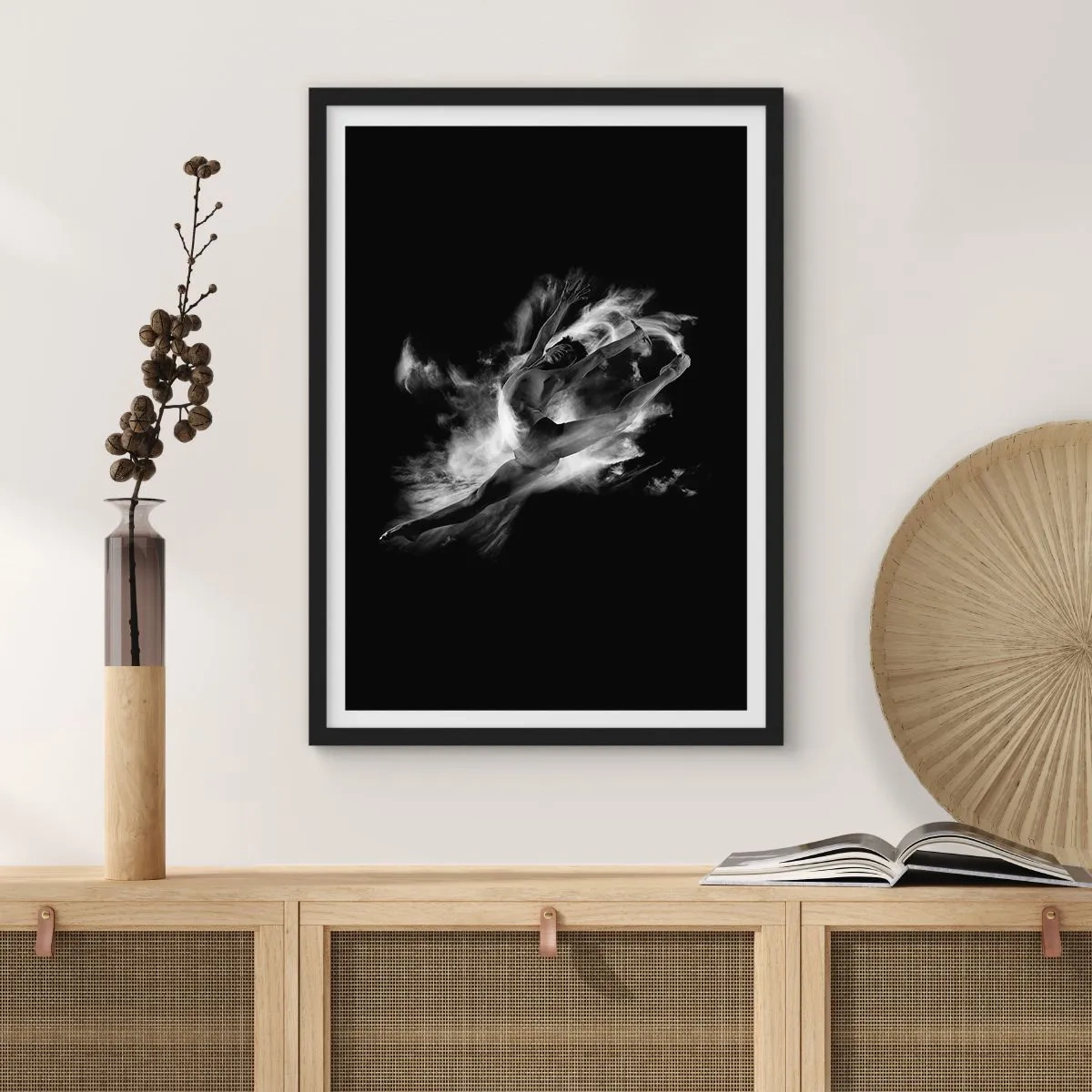 Affisch i svart ram - Fångad i luften - 70x100 cm