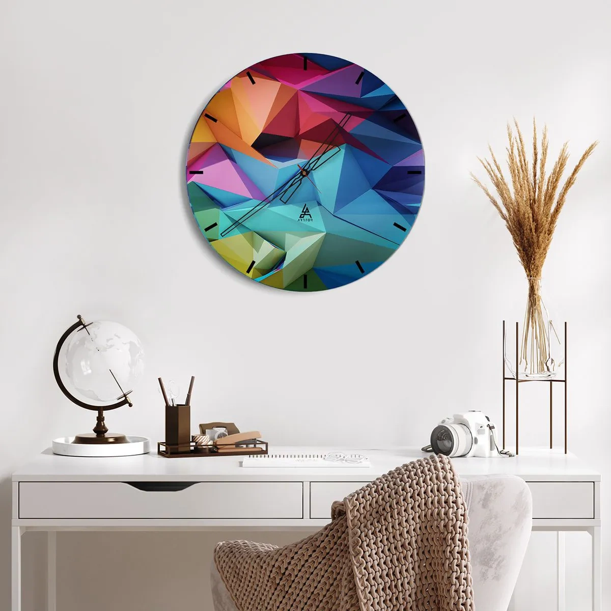 Väggklocka - Klocka på glas - En färgglad, geometrisk komposition som påminner om origami - 30x30cm - Regnbågsorigami - Modern väggdekoration för vardagsrum, kök och sovrum ARTTOR
