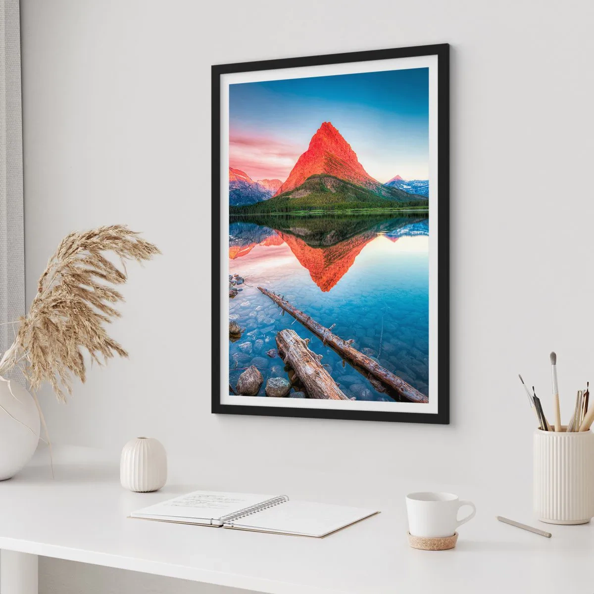 Affisch i svart ram - Ett berg speglas i en lugn sjö - 50x70cm - Glöd och kyla - Modern väggdekoration för vardagsrum och sovrum ARTTOR