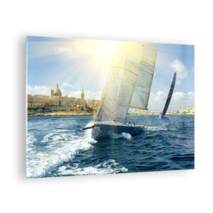 Glastavla - Bild på glas - En yacht som seglar mot bakgrund av en stad på en solig dag - 70x50cm - Dags att lämna staden - Modern väggdekoration för vardagsrum och sovrum ARTTOR