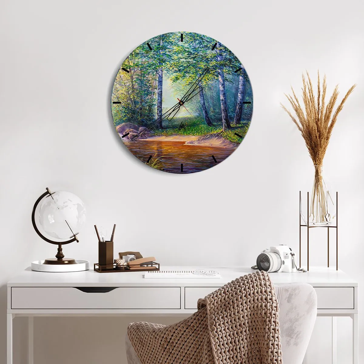 Väggklocka - Klocka på glas - En pittoresk björkskog med en flod upplyst av solens strålar - 30x30cm - Idyllisk vy - Modern väggdekoration för vardagsrum, kök och sovrum ARTTOR