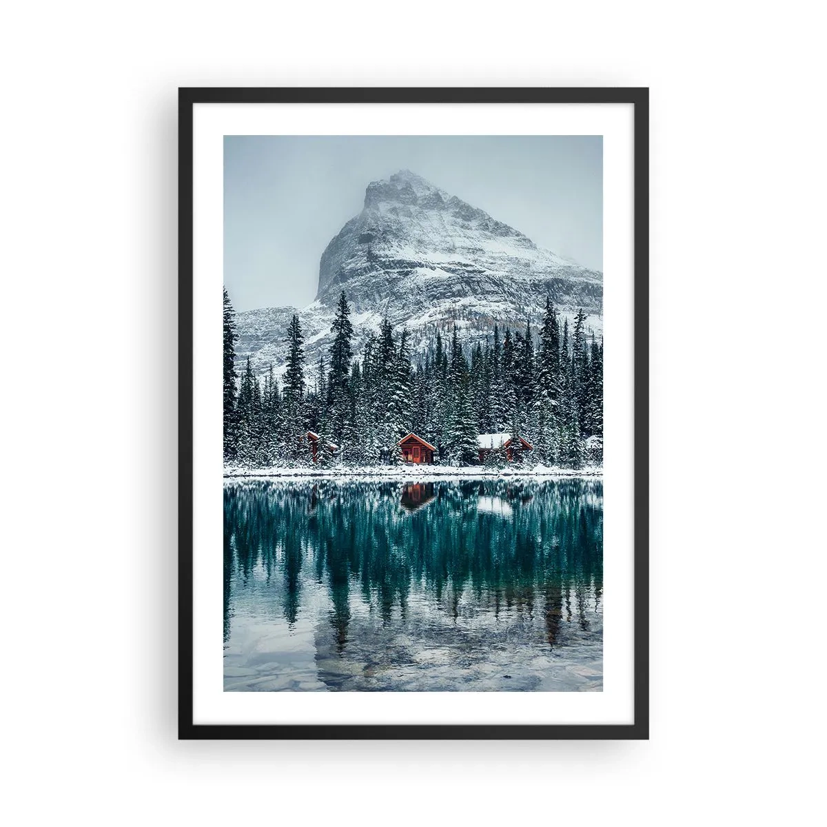 Affisch i svart ram - Vinterlandskap med stugor vid sjön och ett berg i bakgrunden - 50x70cm - Kanadensisk tillflyktsort - Modern väggdekoration för vardagsrum och sovrum ARTTOR