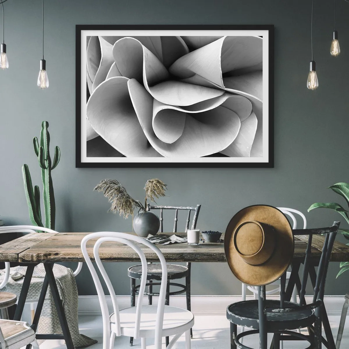 Affisch i svart ram - Det händer i rummet - 50x40 cm