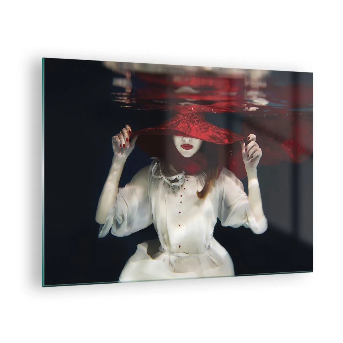 Glastavla - Bild på glas - Kvinna i en röd hatt under vattnet - 70x50cm - Konstig fru - Modern väggdekoration för vardagsrum och sovrum ARTTOR
