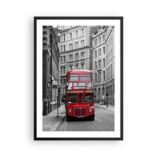 Affisch i svart ram - En röd buss på en svartvit gata i London - 50x70cm - Vardagen behöver inte vara grå - Modern väggdekoration för vardagsrum och sovrum ARTTOR