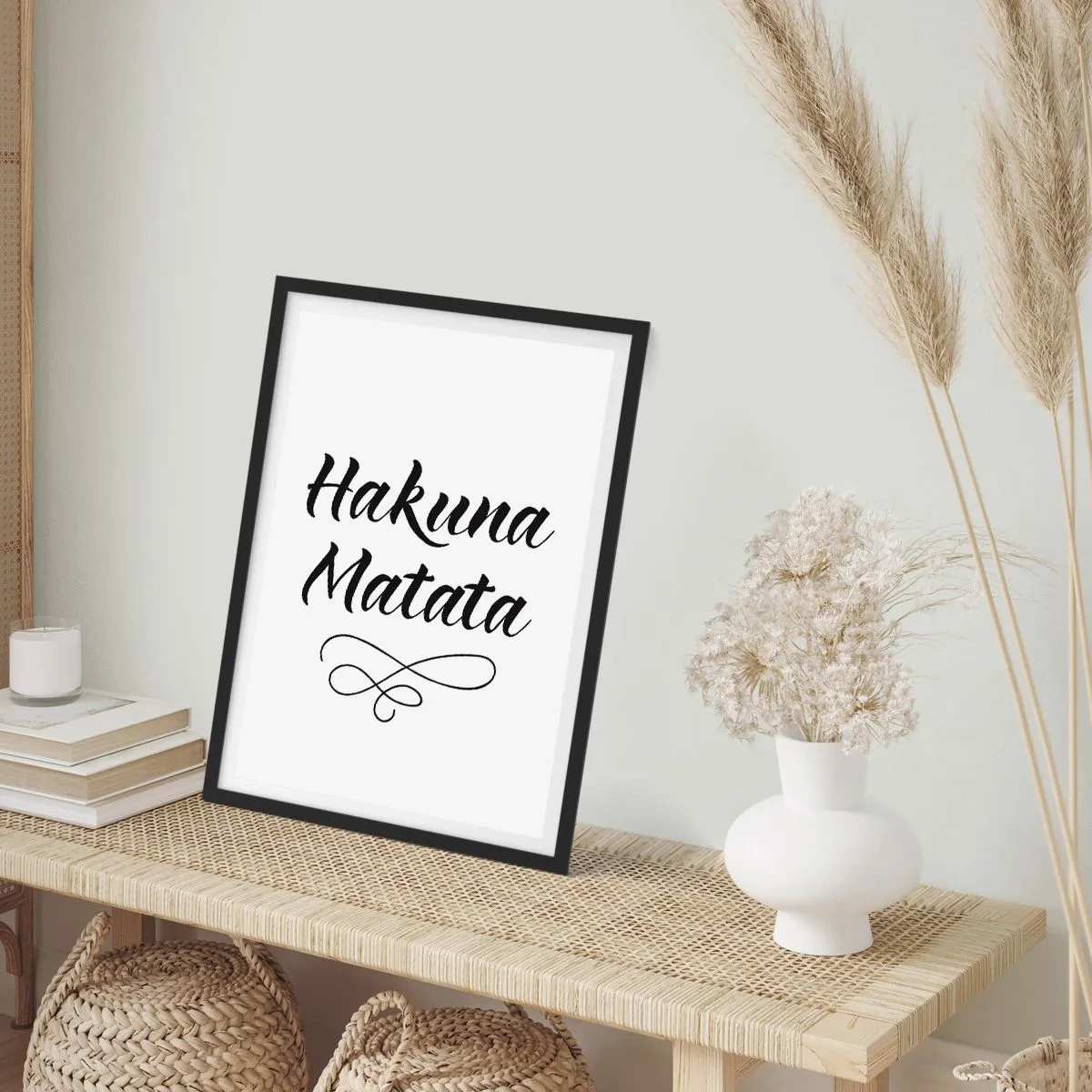 Affisch i svart ram - Svart Hakuna Matata-bokstäver på vit bakgrund - 50x70cm - Bästa rådet - Modern väggdekoration för vardagsrum och sovrum ARTTOR
