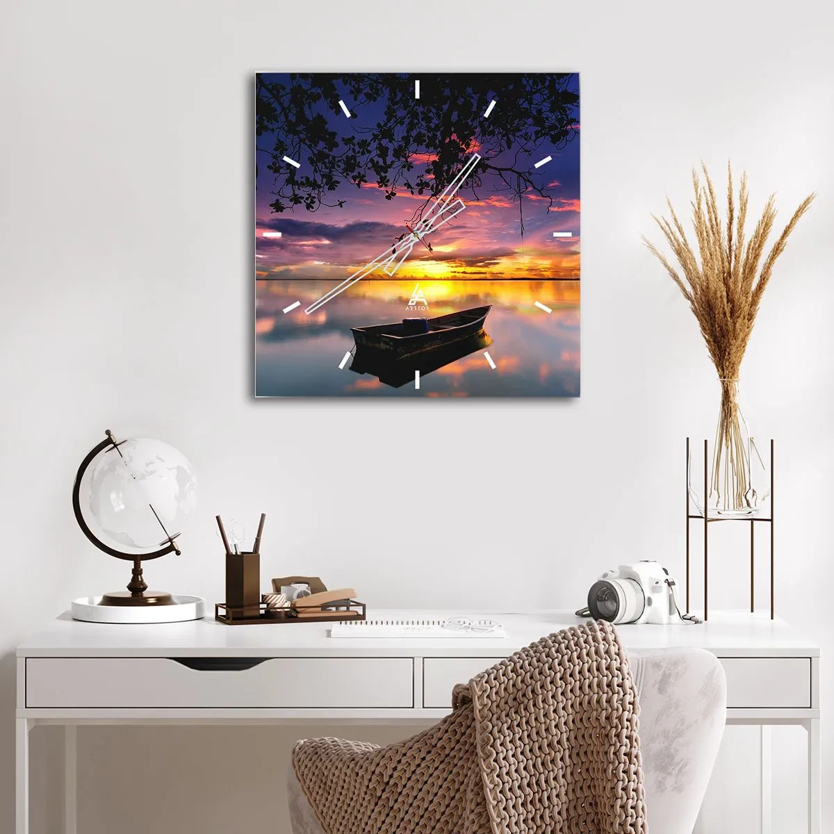 Väggklocka - Klocka på glas - "Du verkar hänga i mitten av himmelvalvet…" - 40x40 cm