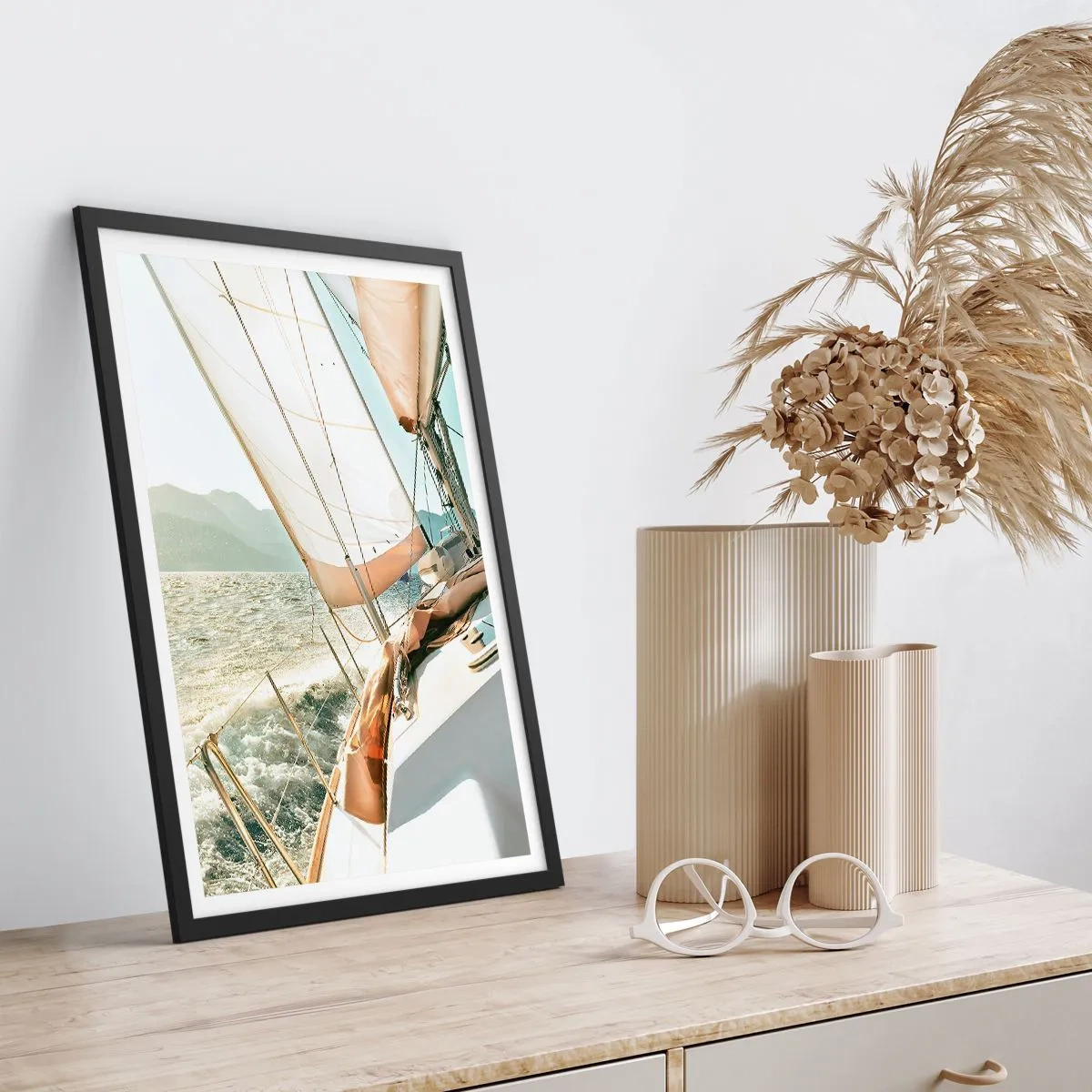 Affisch i svart ram - Under full segel - 30x40 cm