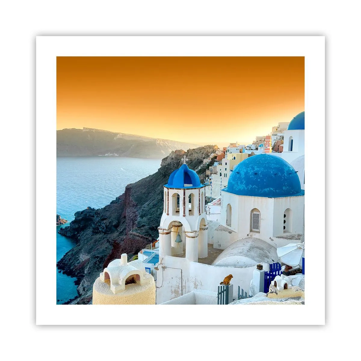 Affisch - Santorini - inbäddat i berg - 50x50 cm