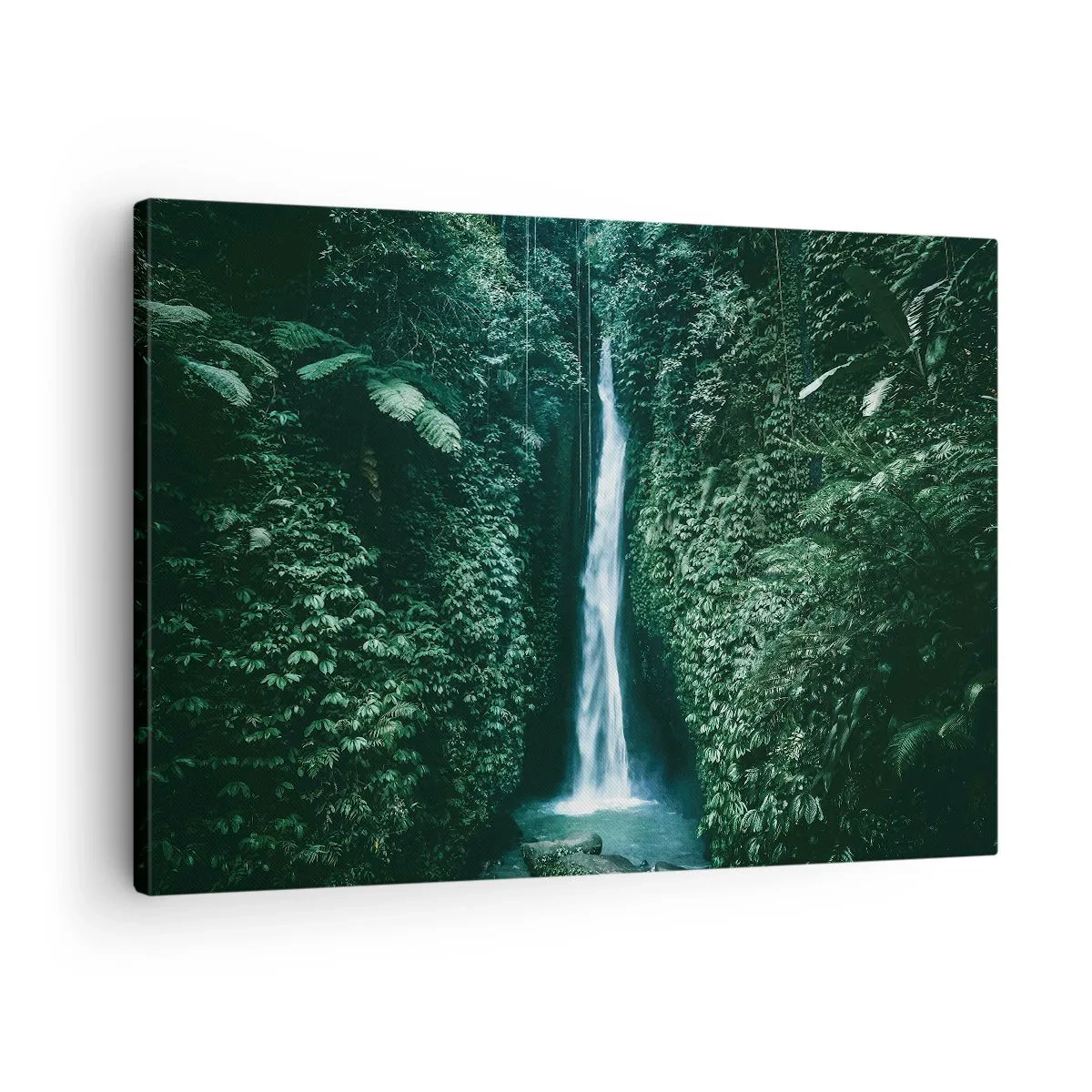 Canvastavla - Bild på duk - Ett vattenfall omgivet av tät tropisk vegetation - 70x50cm - Tropisk spa - Modern väggdekoration för vardagsrum och sovrum ARTTOR