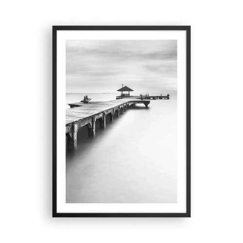 Affisch i svart ram - En svartvit pir över ett lugnt hav - 50x70cm - Ut i det oändliga - Modern väggdekoration för vardagsrum och sovrum ARTTOR