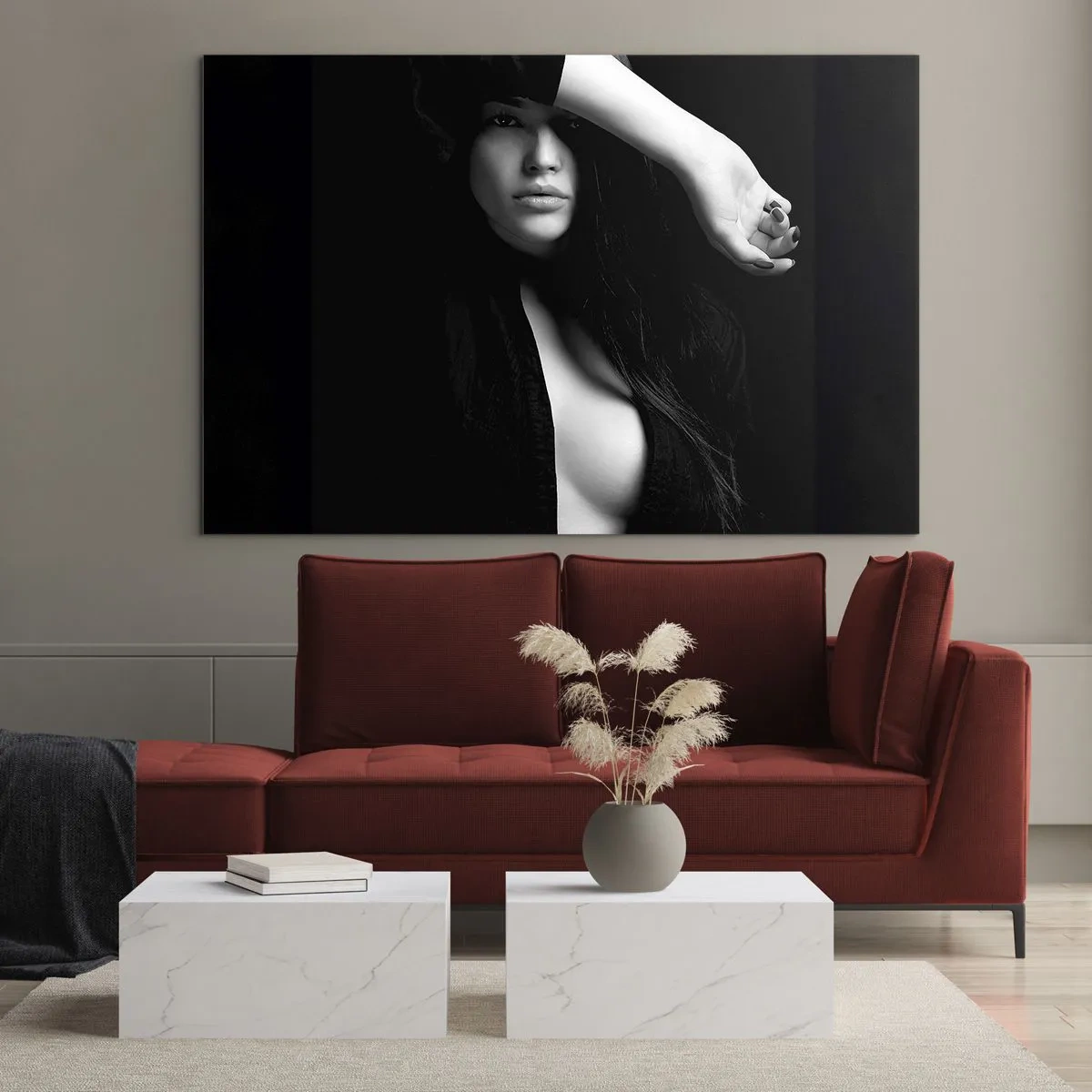 Glastavla - Bild på glas - En kvinna i svart i en sensuell pose mot en mörk bakgrund - 70x50cm - Förförelsens skola - Modern väggdekoration för vardagsrum och sovrum ARTTOR