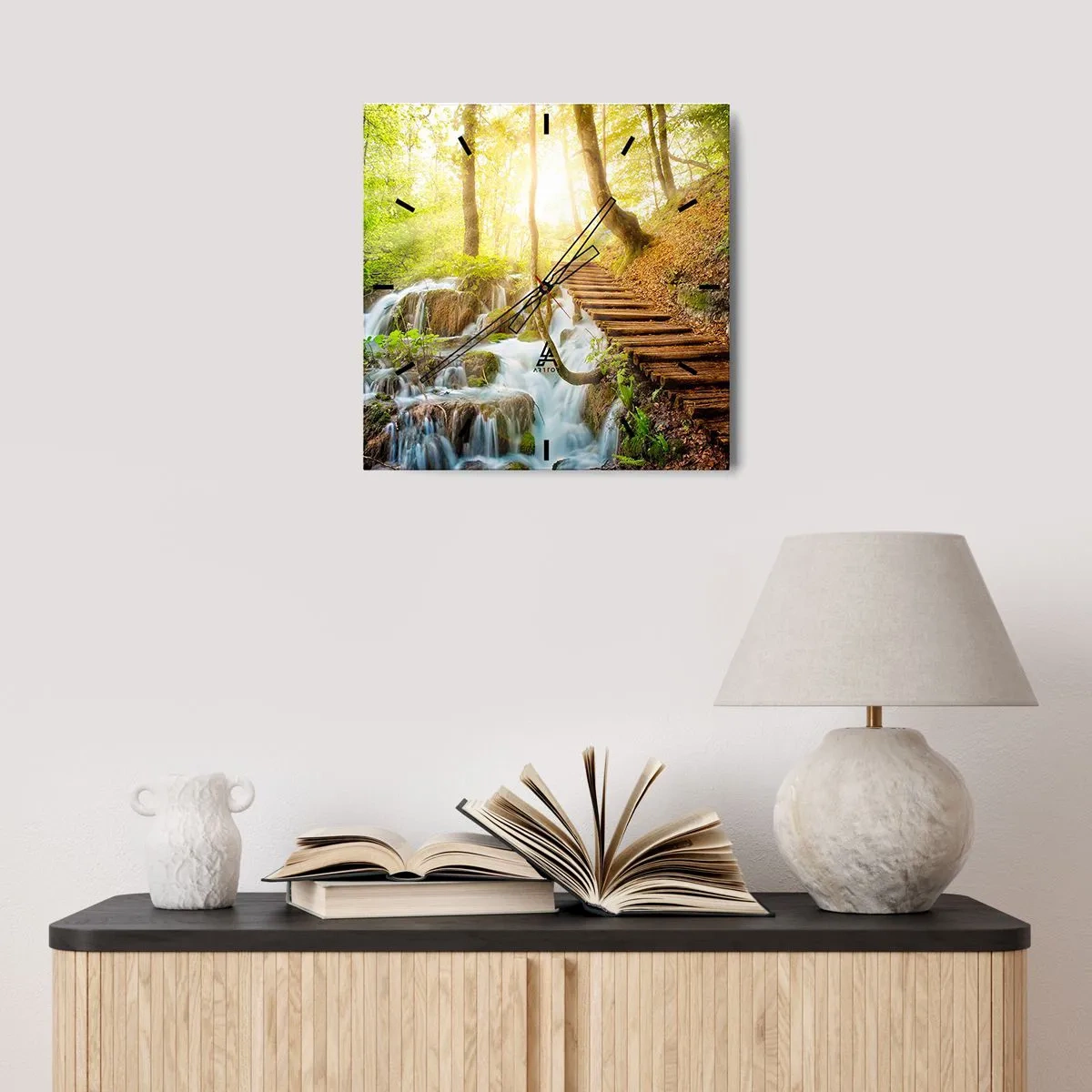 Väggklocka - Klocka på glas - Efterlängtad svalka - 30x30 cm