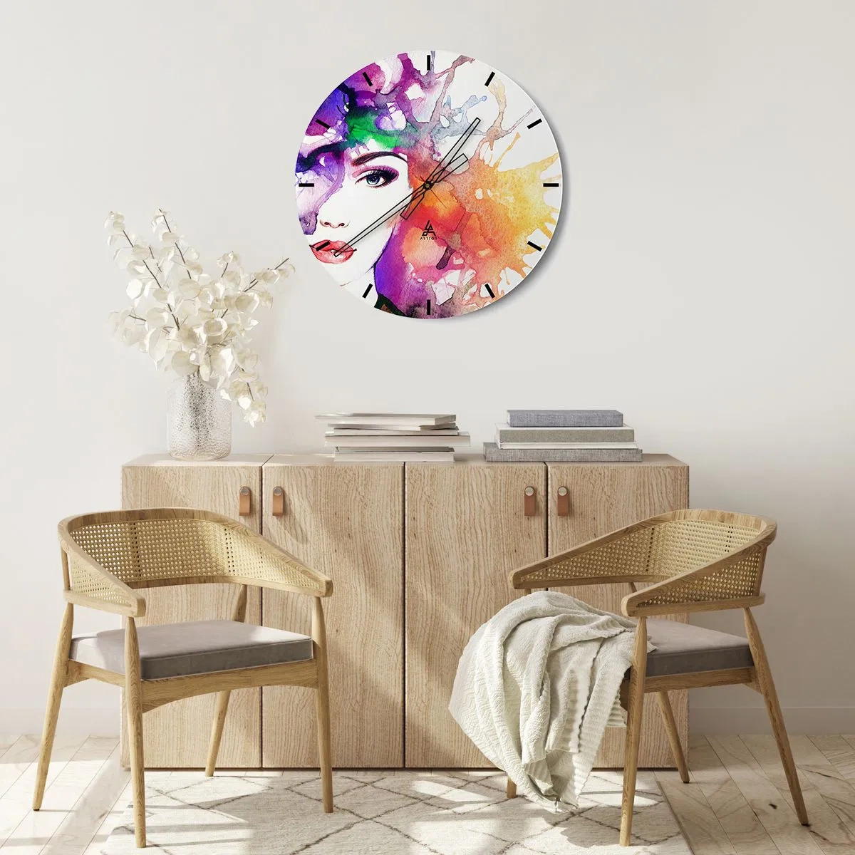Väggklocka - Klocka på glas - Abstrakt kvinnas ansikte omgivet av färgglada fläckar - 30x30cm - Med huvudet i himlen - Modern väggdekoration för vardagsrum, kök och sovrum ARTTOR