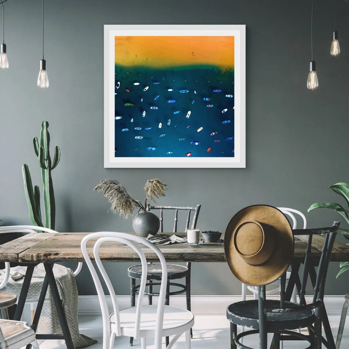 Affisch i vit ram - Ett semesterspel - 60x60 cm