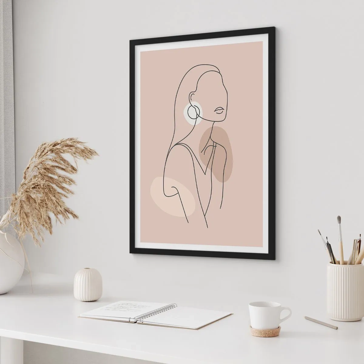 Affisch i svart ram - En minimalistisk teckning av en kvinna i pastellnyanser av beige. - 50x70cm - Flickaktighetens ikon - Modern väggdekoration för vardagsrum och sovrum ARTTOR
