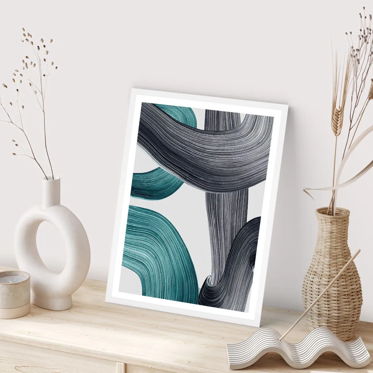 Affisch i vit ram - Smaragd och svarta spår - 70x100 cm