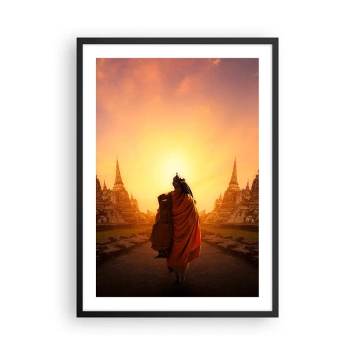Affisch i svart ram - En buddhistisk munk i den uppgående solens strålar - 50x70cm - I lugn genom evigheten - Modern väggdekoration för vardagsrum och sovrum ARTTOR