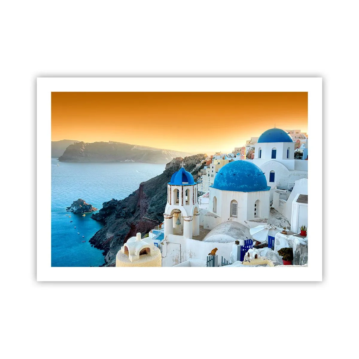 Affisch - Santorini - inbäddat i berg - 70x50 cm
