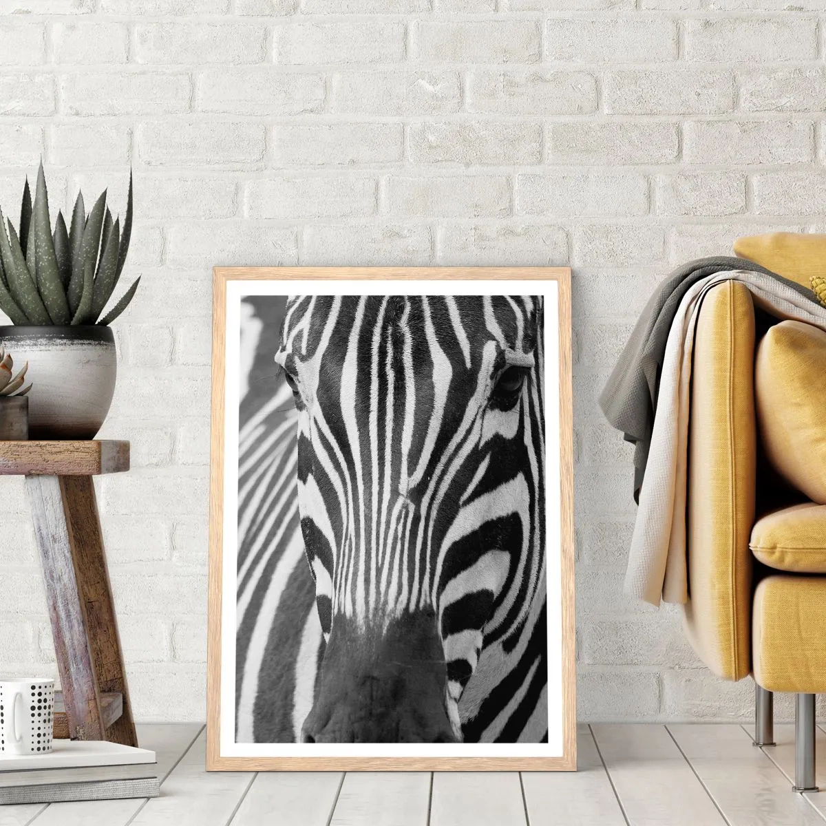 Affisch i ram av ljusek - Världen är svart-vit - 70x100 cm