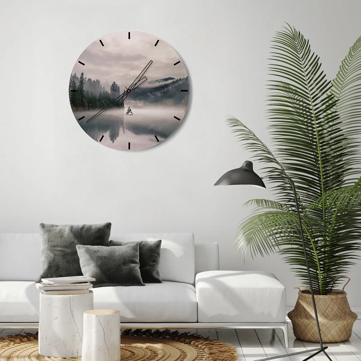 Väggklocka - Klocka på glas - Dimmig skog över en lugn sjö på morgonen - 30x30cm - I förundran, i dimman - Modern väggdekoration för vardagsrum, kök och sovrum ARTTOR