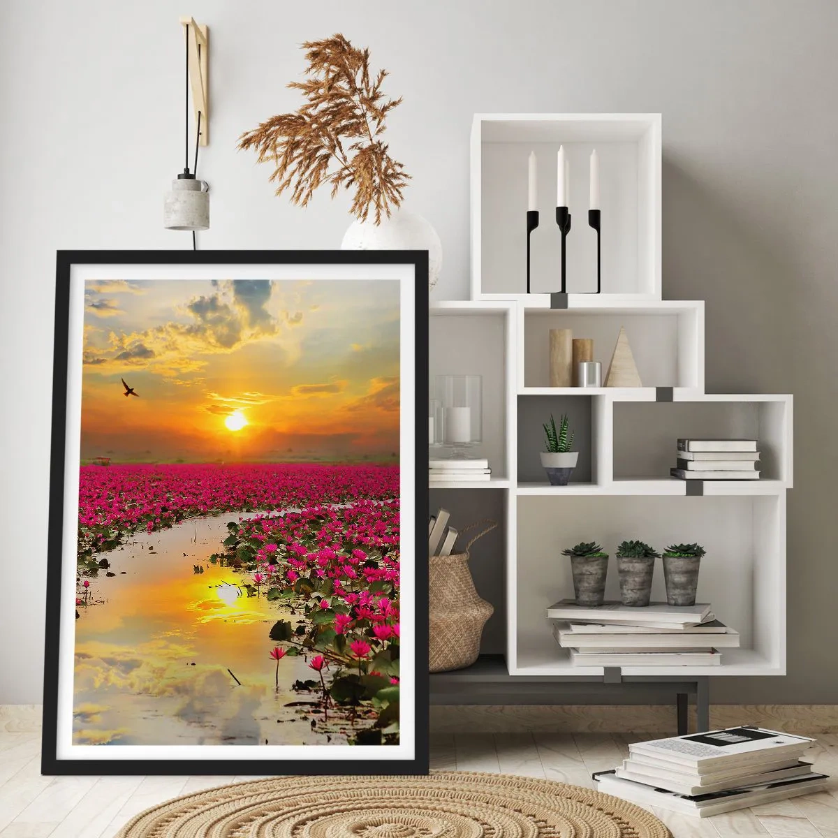 Affisch i svart ram - Ett fält av rosa näckrosor vid solnedgången - 50x70cm - Sjöns hemlighetsfulla liv - Modern väggdekoration för vardagsrum och sovrum ARTTOR
