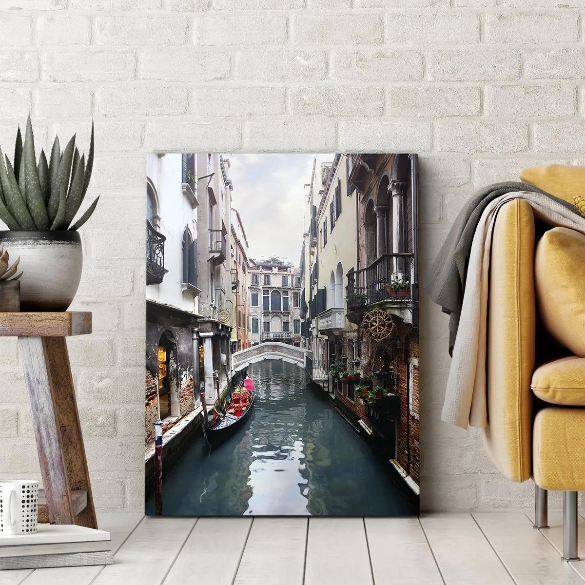 Canvastavla - Bild på duk - Venedig-landskap med gondol och bro - 45x80 cm